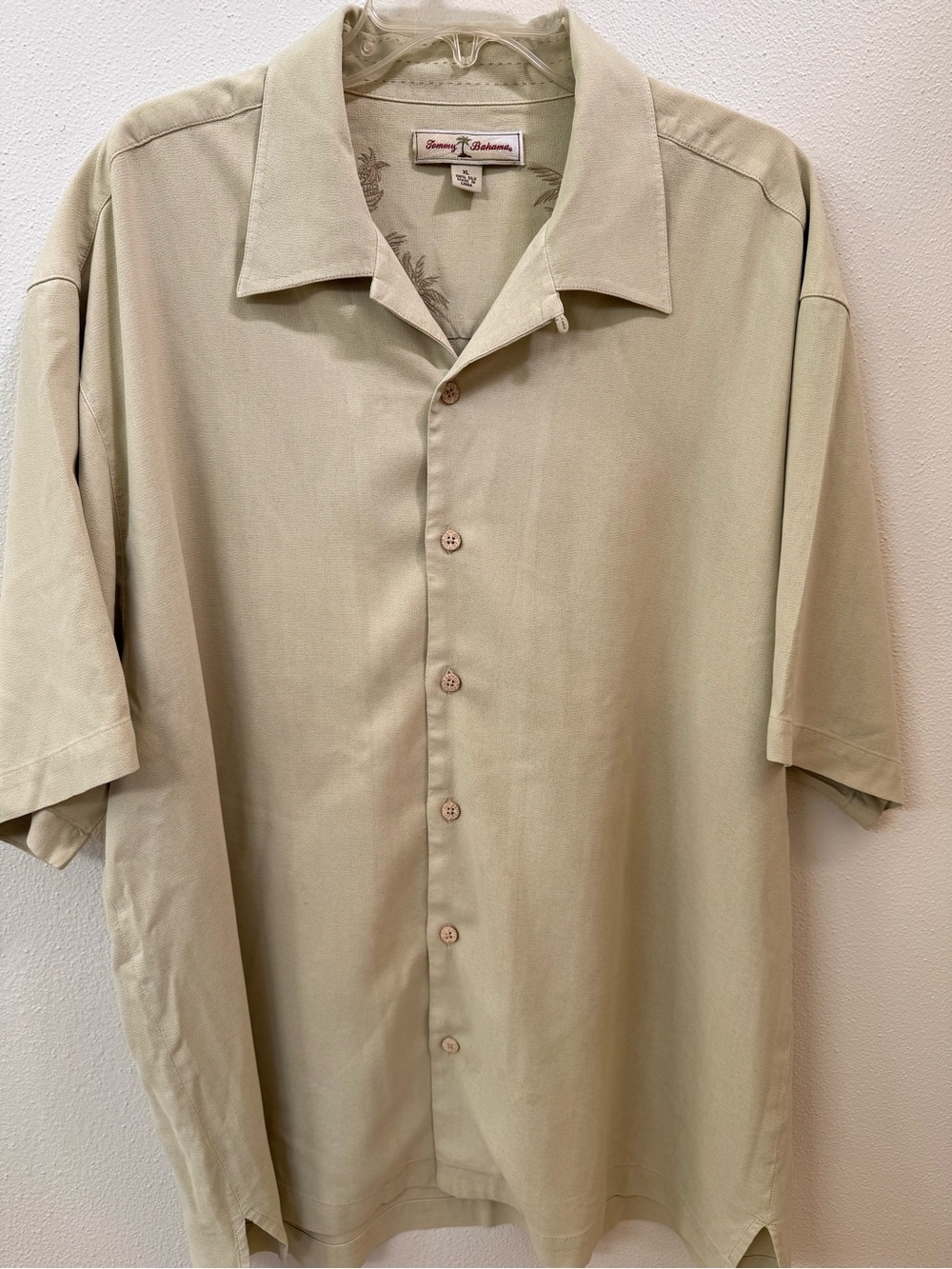 Tommy Bahama 100% Silk Short-Sleeve Button-Up Shirt in Pale Sage Green